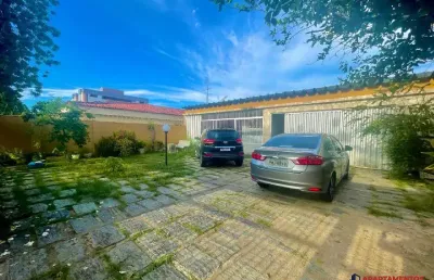 Ótima casa plana, bem localizada, para fins residenciais e comerciais