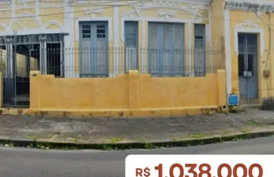 Casa com 8 quartos e 2 banheiros à venda no centro, com 558m²