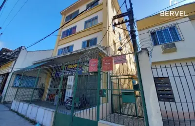 Apartamento com 2 quartos para alugar na cruz e sousa, 112, encantado, rio de janeiro por r$ 900