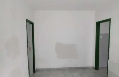 Casa em condomínio fechado com 1 quarto para alugar na doze de fevereiro, 71, bangu, rio de janeiro por r$ 700