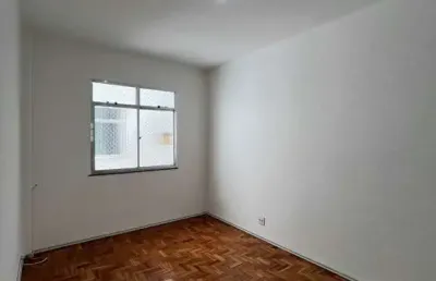 Apartamento com 2 quartos para alugar na isidro de figueiredo, 31, maracanã, rio de janeiro por r$ 1.200
