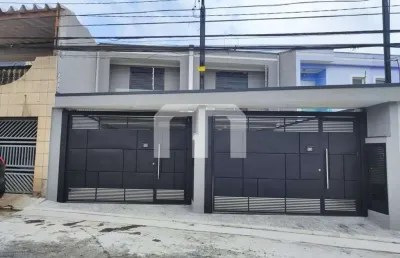 Sobrado com 3 dormitórios sendo 3 suítes e 2 vagas de garagem