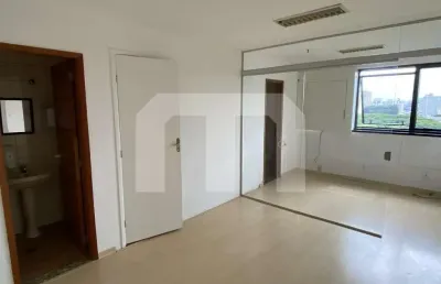 Sala comercial de 63m² com 3 salas e 3 banheiros no tatuapé-sp, com vaga de garagem! venha conferir!