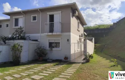 Casa de condomínio com 03 quartos, no engordadouro!!!