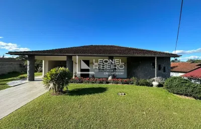 Casa à venda com 3 dormitórios no bairro araponguinhas em timbó/sc