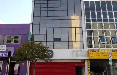 Prédio comercial com 1.300 m² no centro de curitiba.