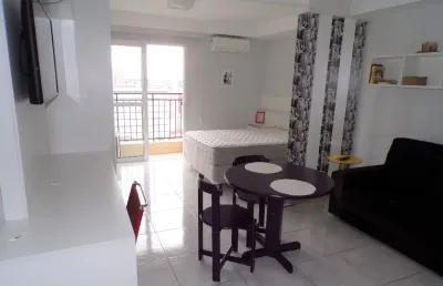 Studio mobiliado no 19º andar de condomínio clube, no centro de curitiba!