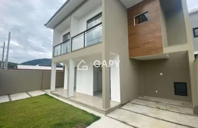 Casa com 2 suítes e quintal em itaipuaçu/maricá por r$:360.000,00