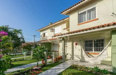 Casa em condomínio fechado com 2 quartos à venda na beija flor, 834, capão novo, capão da canoa por r$ 288.000