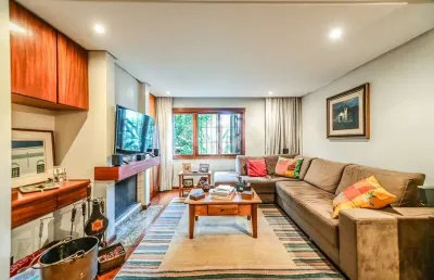 Casa em condomínio fechado com 4 quartos à venda na rua desembargador espiridião de lima medeiros, 284, três figueiras, porto alegre por r$ 1.380.000
