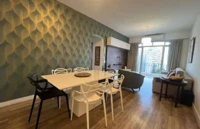 Apartamento de 2 dormitórios na quadra da praia 100m² no embaré
