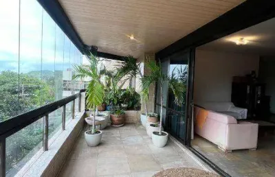 240m² de pura amplitude, com a luz do sol da manhã na praia do canto.