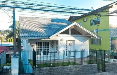 Casa com 3 quartos à venda na getúlio vargas, 600, piratini, gramado, 220 m2 por r$ 1.500.000