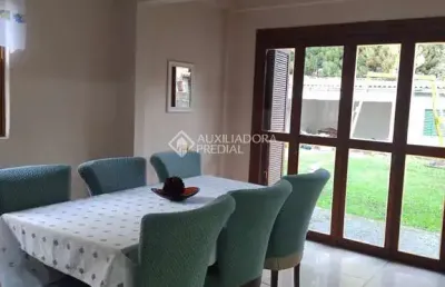 Casa em condomínio fechado com 4 quartos à venda na rua luís gali, 567, parque das hortênsias, canela, 224 m2 por r$ 1.180.000