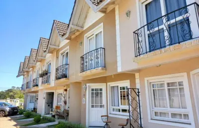 Casa em condomínio fechado com 2 quartos à venda na paul harrys, 1062, centro, canela, 62 m2 por r$ 695.000