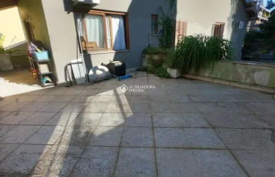 Casa com 3 quartos à venda na rua josé scutari, 304, passo da areia, porto alegre, 290 m2 por r$ 890.000
