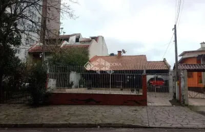 Casa com 2 quartos à venda na travessa vileta, 322, jardim botânico, porto alegre, 215 m2 por r$ 1.800.000