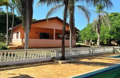 Essa é a chácara perfeita para quem está em busca de segurança e principalmente conforto, confira:
