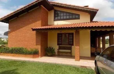 Belíssima casa térrea a venda no condomínio ninho verde i eco residence - com 3 dormitórios e piscina