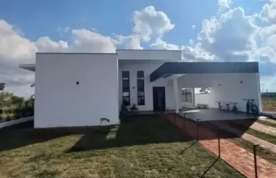 Maravilhosa casa no condomínio village manacá - cesário lange/sp.