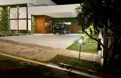 Casa térrea mobiliada com 4 suítes e piscina no condomínio portal dos lagos, boituva