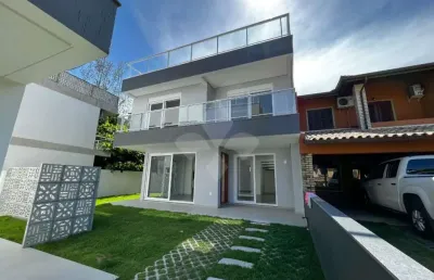 Casa em condomínio fechado com 3 quartos à venda na rua das amendoeiras, 636, ferraz, garopaba por r$ 2.350.000
