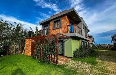 Casa em condomínio fechado com 3 quartos à venda na vilson de souza, 278, ambrósio, garopaba por r$ 730.000