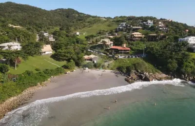 Casa em condomínio fechado com 5 quartos à venda na servidão da praia, 250, centro, garopaba por r$ 3.590.000
