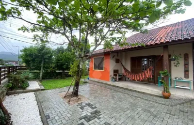 Casa em condomínio fechado com 3 quartos à venda na pinguirito, 288, pinguirito, garopaba por r$ 1.300.000