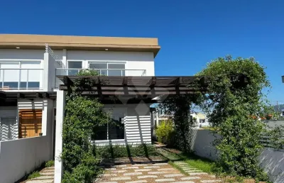 Casa em condomínio fechado com 3 quartos à venda na coral, 5, areais da palhocinha, garopaba por r$ 990.000