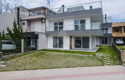 Casa em condomínio fechado com 3 quartos à venda na das amendoeiras, 363, ferraz, garopaba por r$ 2.350.000
