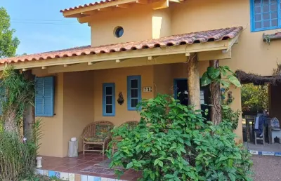 Casa em condomínio fechado com 3 quartos à venda na badejo, 1, encantada, garopaba por r$ 1.300.000