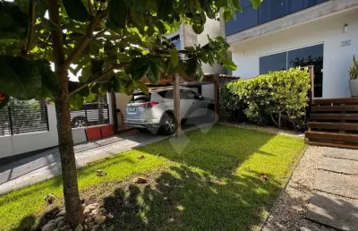 Casa em condomínio fechado com 3 quartos à venda na ilha do faial, 196, centro, garopaba por r$ 1.260.000