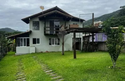 Casa em condomínio fechado com 3 quartos à venda na adilio inácio de abreu, 295, macacu, garopaba por r$ 790.000