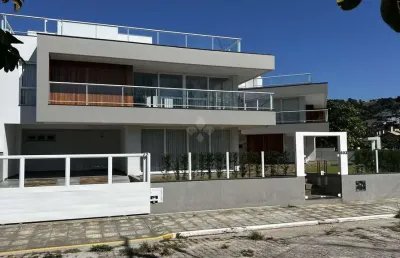 Casa em condomínio fechado com 4 quartos à venda na rua das amendoeiras, 602, ferraz, garopaba por r$ 4.558.000