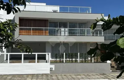 Casa em condomínio fechado com 4 quartos para alugar na rua das amendoeiras, 602, morrinhos, garopaba por r$ 16.000