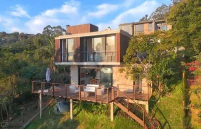 Casa em condomínio fechado com 2 quartos à venda na rua do morro, 59, capão, garopaba por r$ 1.690.000