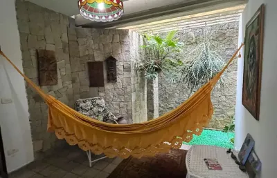 Grande casa extremamente bem localizada em capim macio, lado sombra e com todos os itens de lazer para sua família.