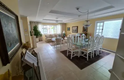 Casa exclusiva em condomínio fechado em vargem pequena!