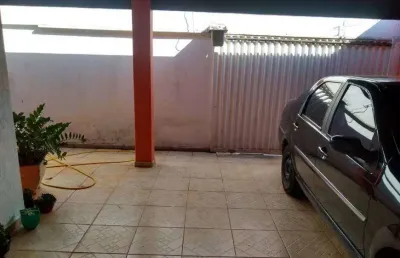 Casa com 3 quartos à venda no Jardim Patrícia, Uberlândia 