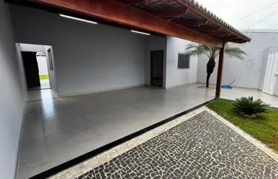 Casa com 3 quartos à venda no Jardim Europa, Uberlândia 