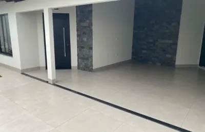 Casa com 4 quartos à venda no Jardim Karaíba, Uberlândia 