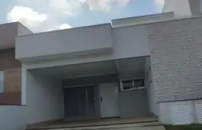 Vende-se esta linda casa no condomínio village moutonée!