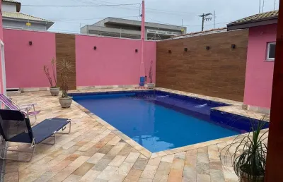 Excelente sobrado com 05 dormitórios, sendo 03 suítes, piscina, cozinha