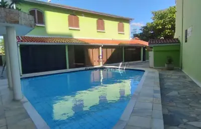 Sobrado em condomínio com piscina em caraguatatuba, próximo à praia