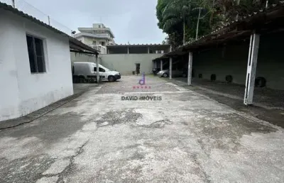 Área para locação no centro com 625m² total e 150m² construídos