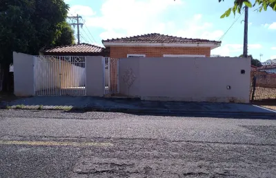 Casa residencial no jardim conceição, bairro bem localizado, ao da avenida philadelpho, próximo ao max atacadista, fácil acesso, a 5 minutos do centro.
