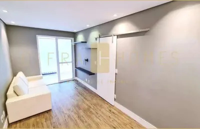 Apartamento mobiliado de 57m² com 2 dormitórios, 1 suíte, closet, terraço envidraçado com churrasqu