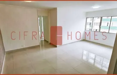 Apartamento lindo e totalmente reformado à venda, com 3 dormitórios (sendo 1 suíte), 1 vaga de gara