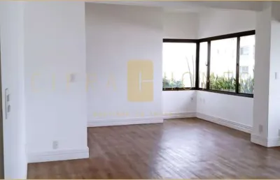 Amplo apartamento com 3 suítes, 3 vagas e excelente localização em área arborizada.